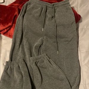 Grey sweatpants !